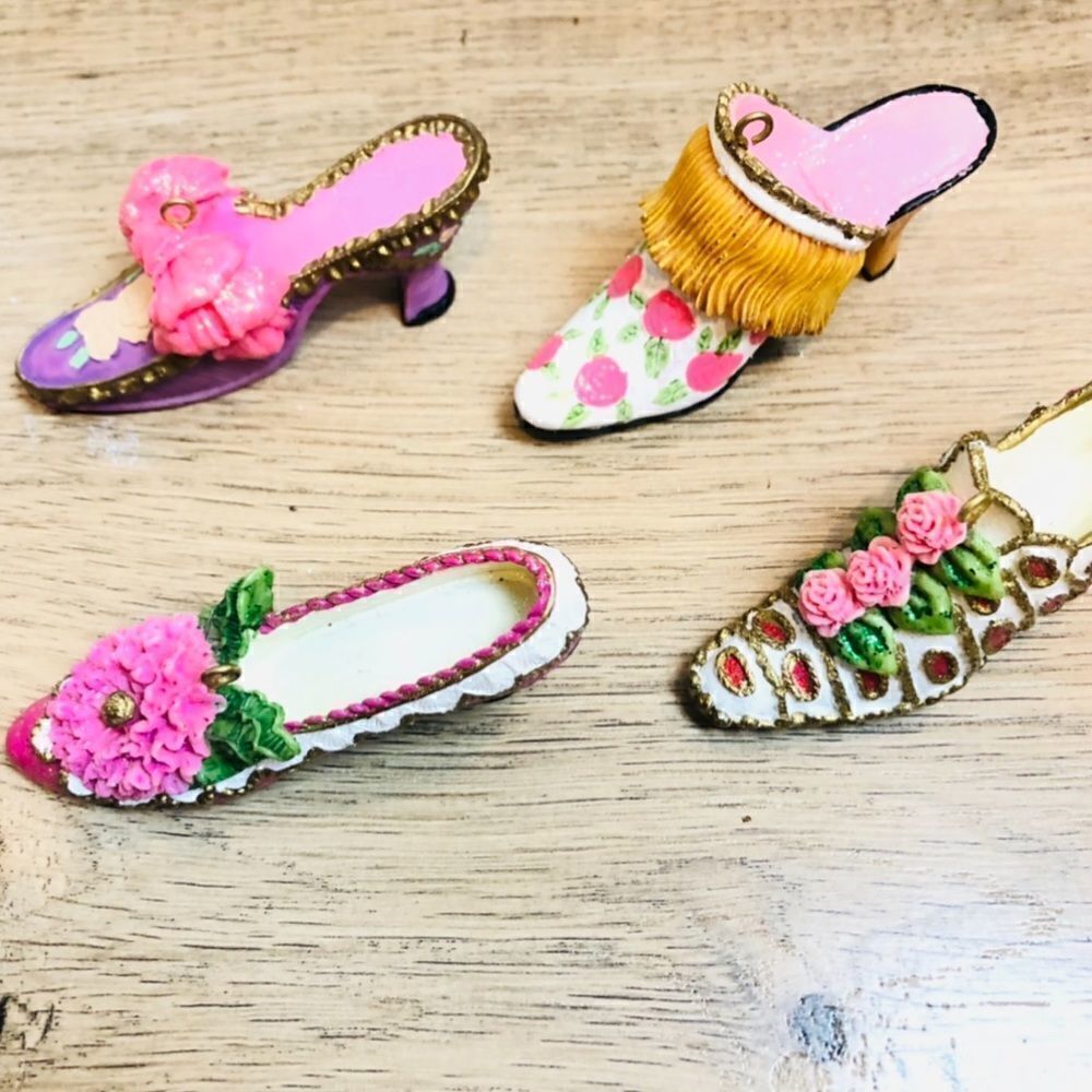 EUC Vintage Ceramic Handpainted Shoe Ornaments
